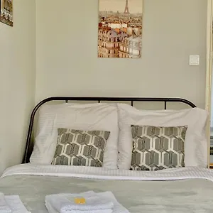 Uroczy Apartament Typu Studio - Centrum Warszawa